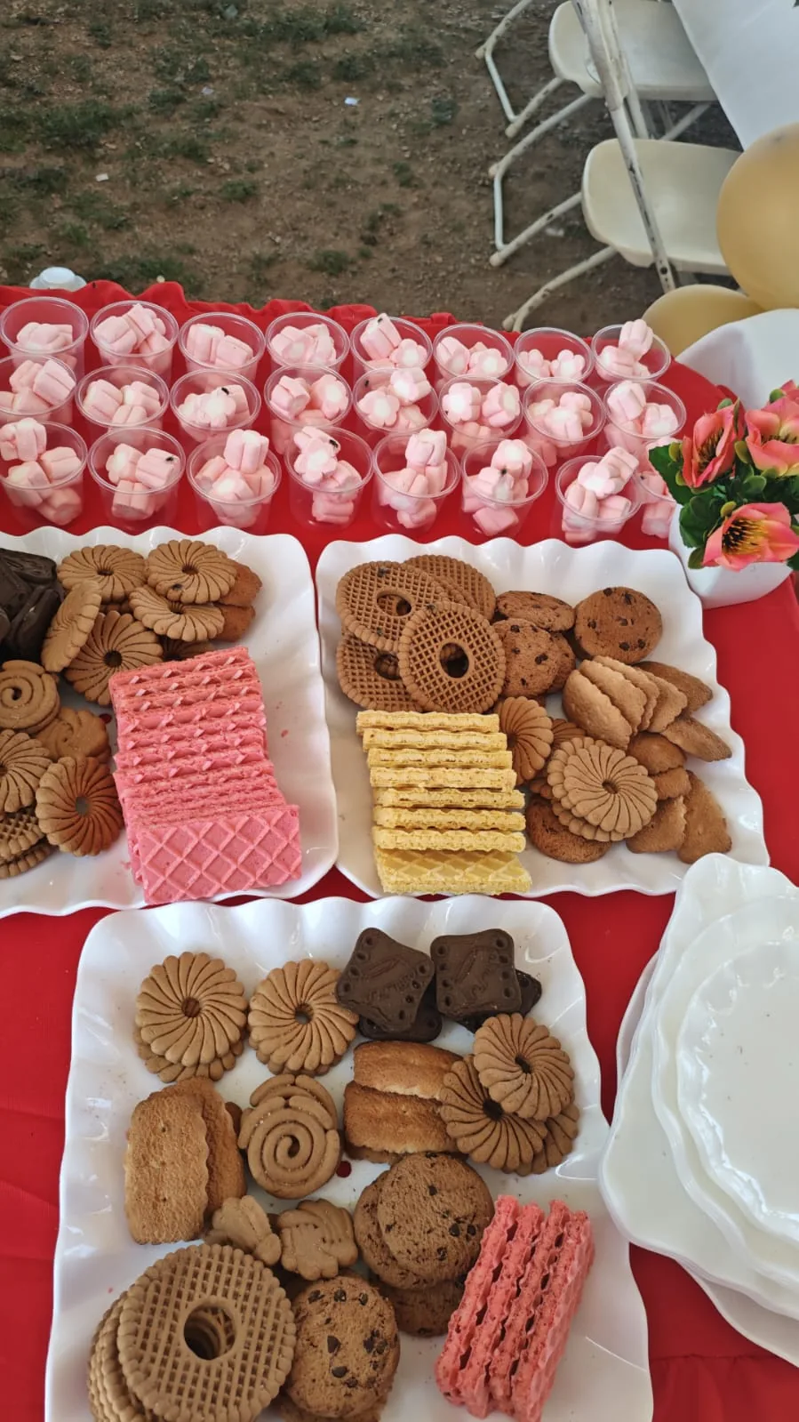 Galletas y malvaviscos para mesa de postres