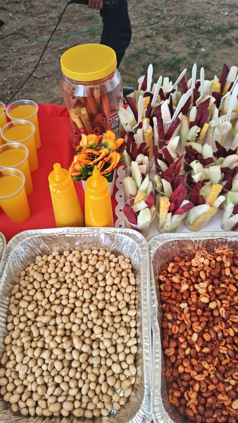 Botanas, fruta y cacahuates