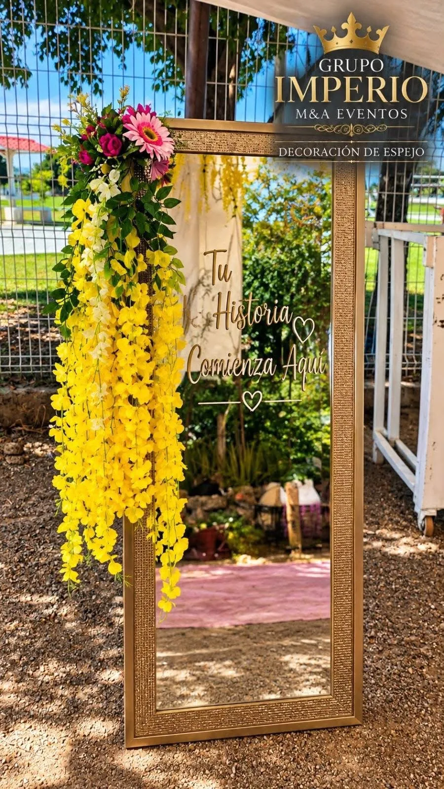 Espejo decorado con flores